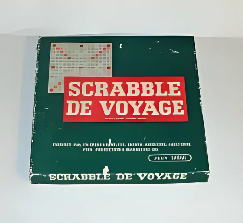 Boîte du jeu Scrabble voyage