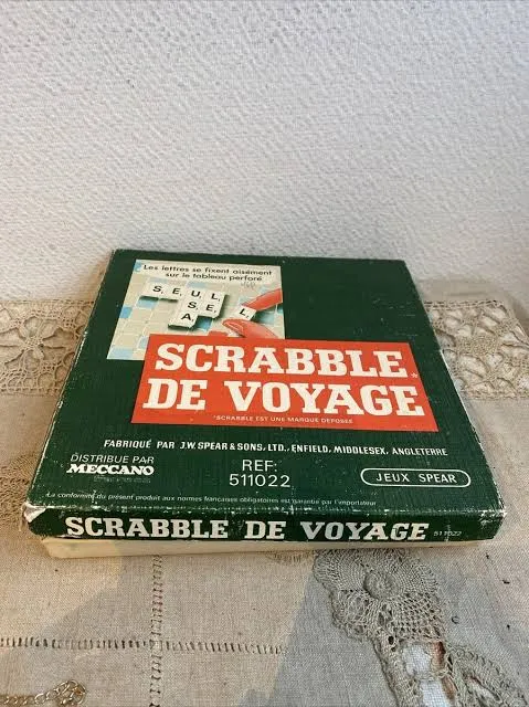 Boîte du jeu Scrabble voyage