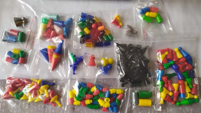 Pions en plastique